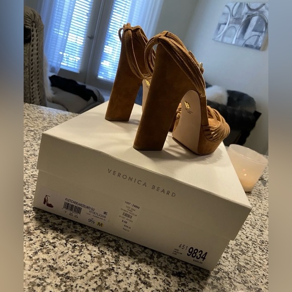 Veronica Beard Fletcher Platform
Hazelwood Suede Ankle Strap Sandals
Sz 9.5 - Picture 8 of 16